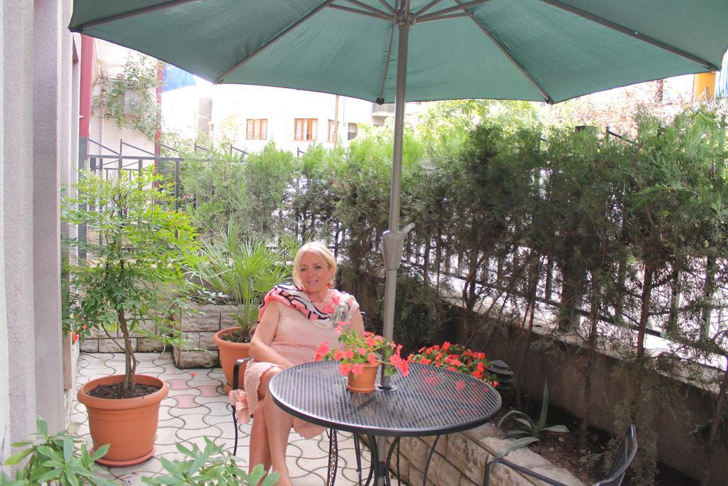 Apartment Vake Тбилиси Екстериор снимка