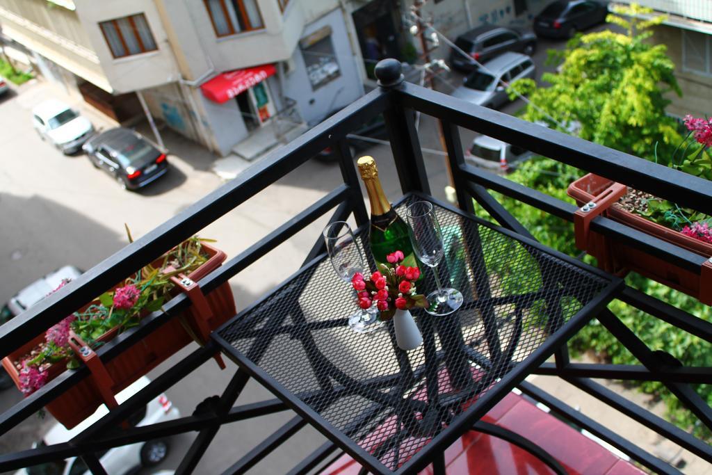 Apartment Vake Тбилиси Екстериор снимка